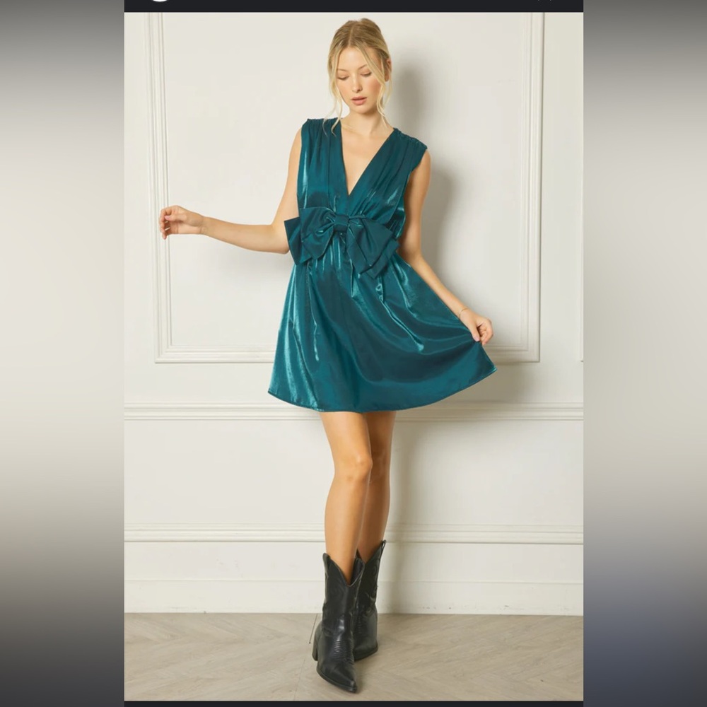 NWT Medium Entro Green/Blue Metallic Bow Dress